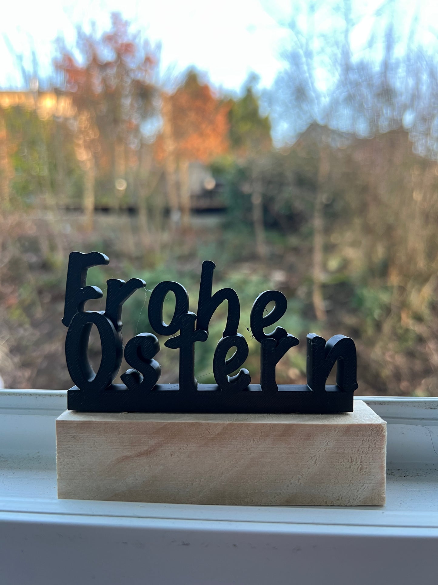 Frohe Ostern Schriftzug – Moderne Osterdeko aus Holz & 3D Druck | Minimalistische Tischdeko | Frühlingsdeko